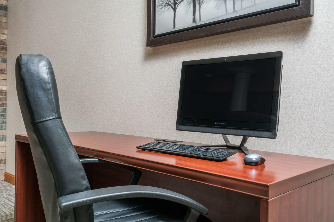 Travelodge & Suites By Wyndham Fargo/Moorhead Esterno foto