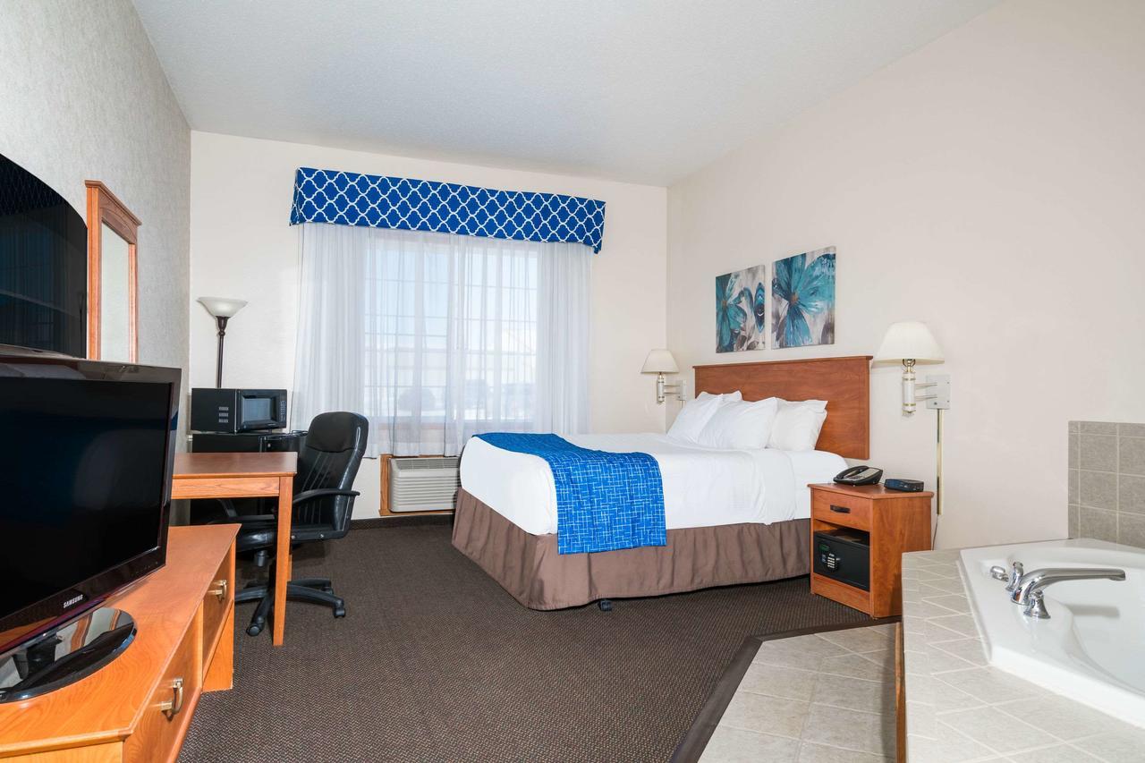 Travelodge & Suites By Wyndham Fargo/Moorhead Esterno foto