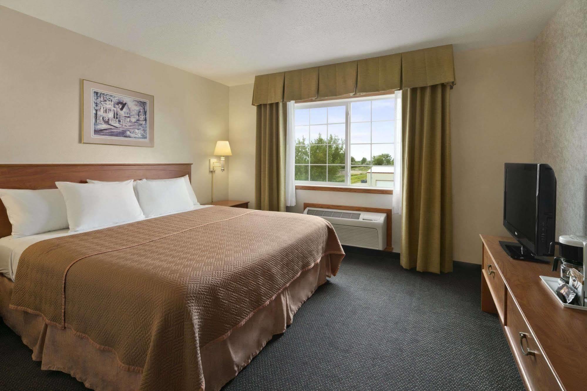 Travelodge & Suites By Wyndham Fargo/Moorhead Esterno foto