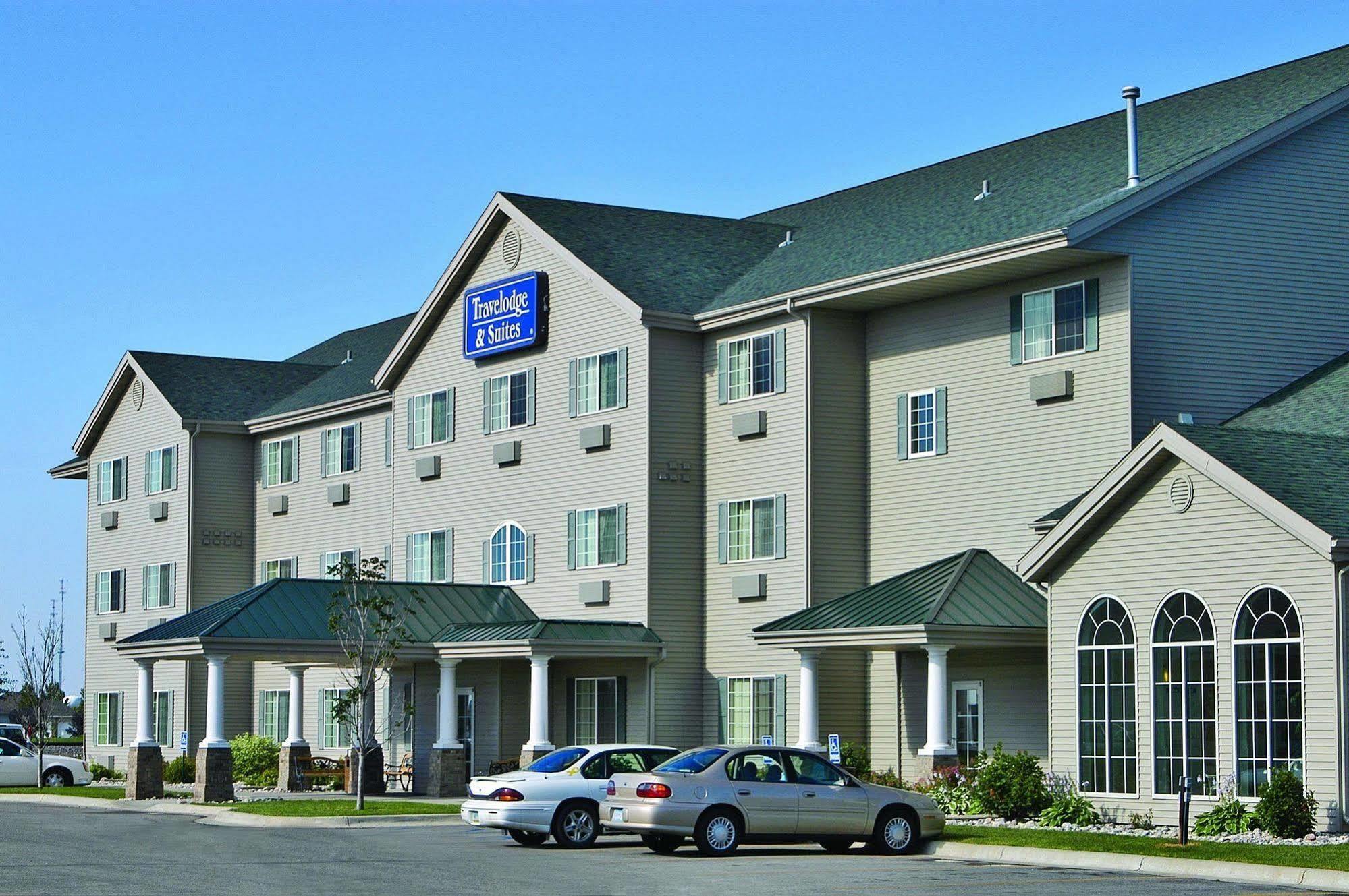 Travelodge & Suites By Wyndham Fargo/Moorhead Esterno foto