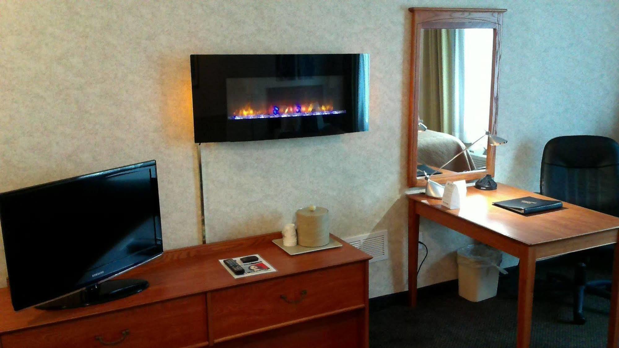 Travelodge & Suites By Wyndham Fargo/Moorhead Esterno foto