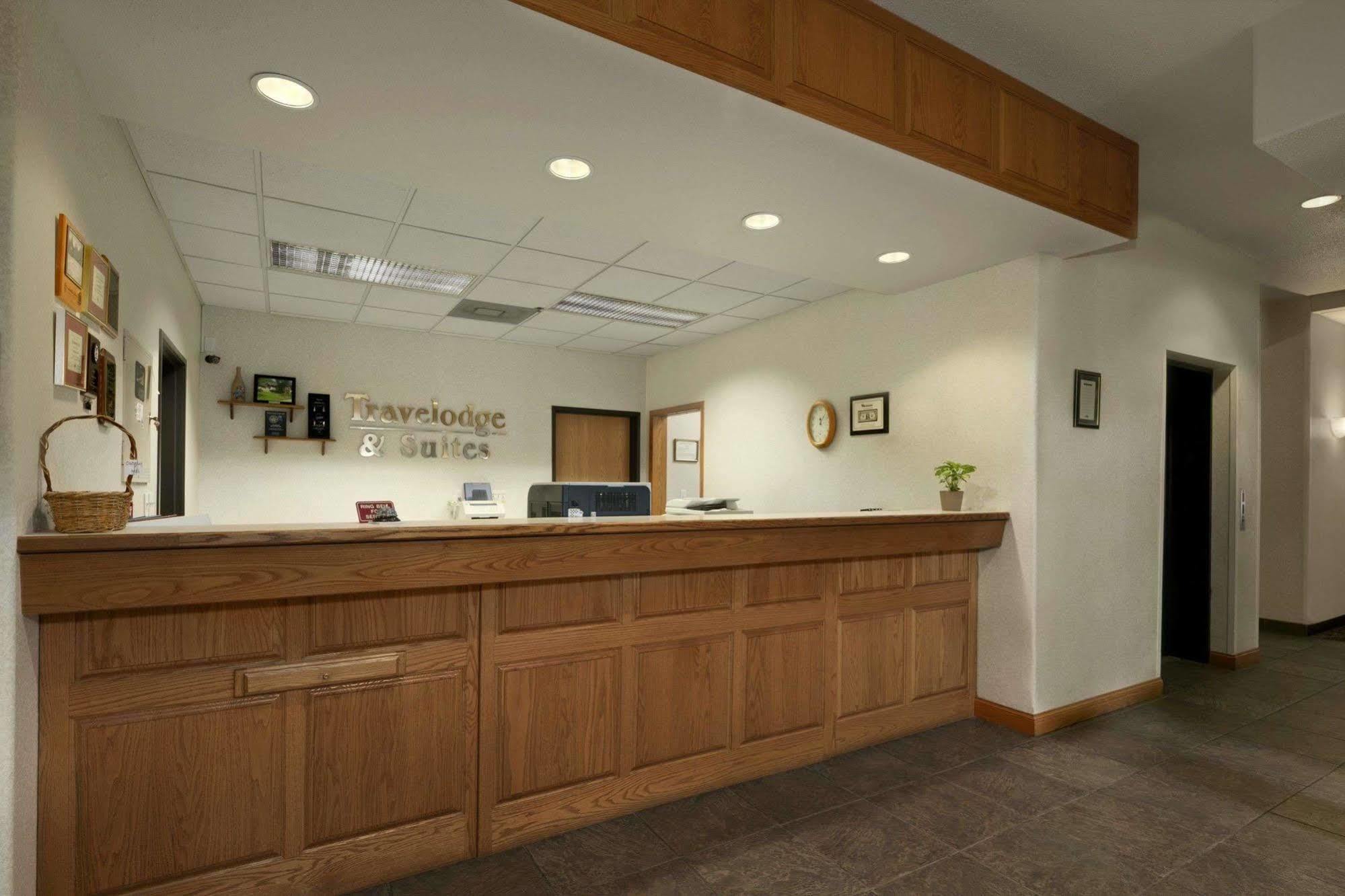 Travelodge & Suites By Wyndham Fargo/Moorhead Esterno foto