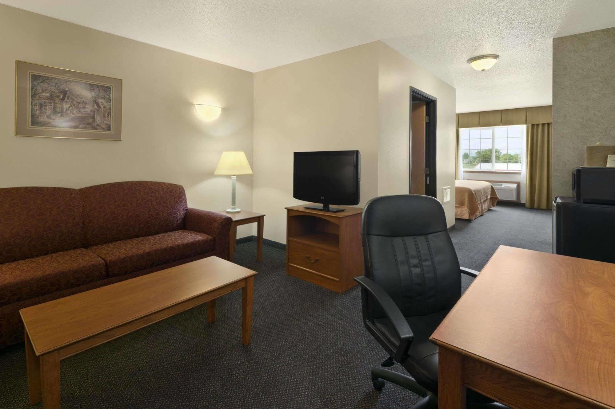 Travelodge & Suites By Wyndham Fargo/Moorhead Esterno foto
