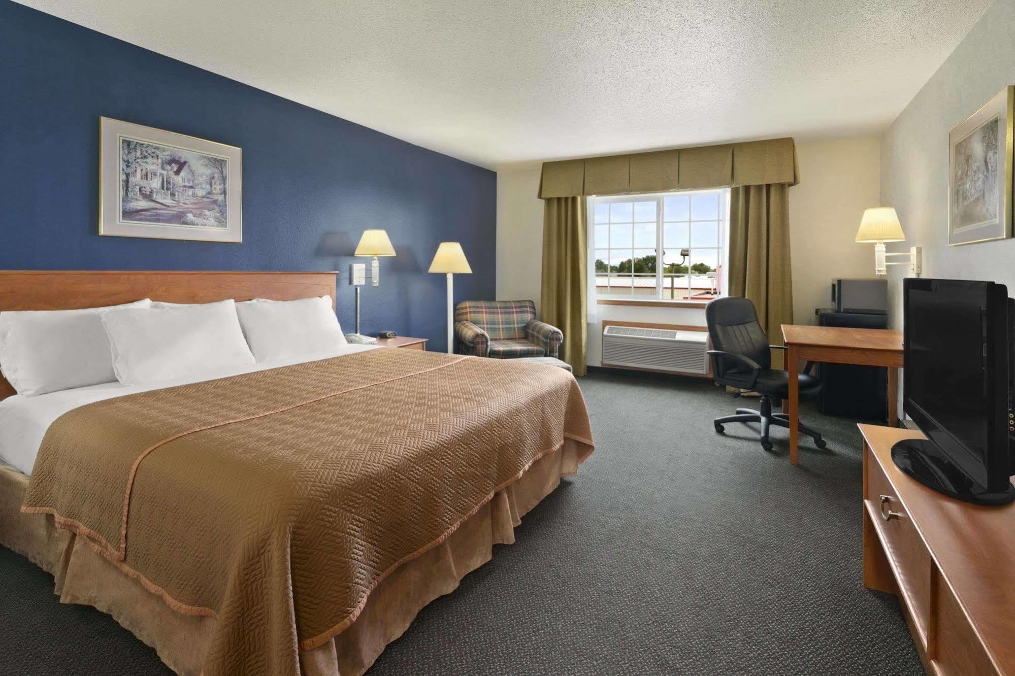 Travelodge & Suites By Wyndham Fargo/Moorhead Esterno foto